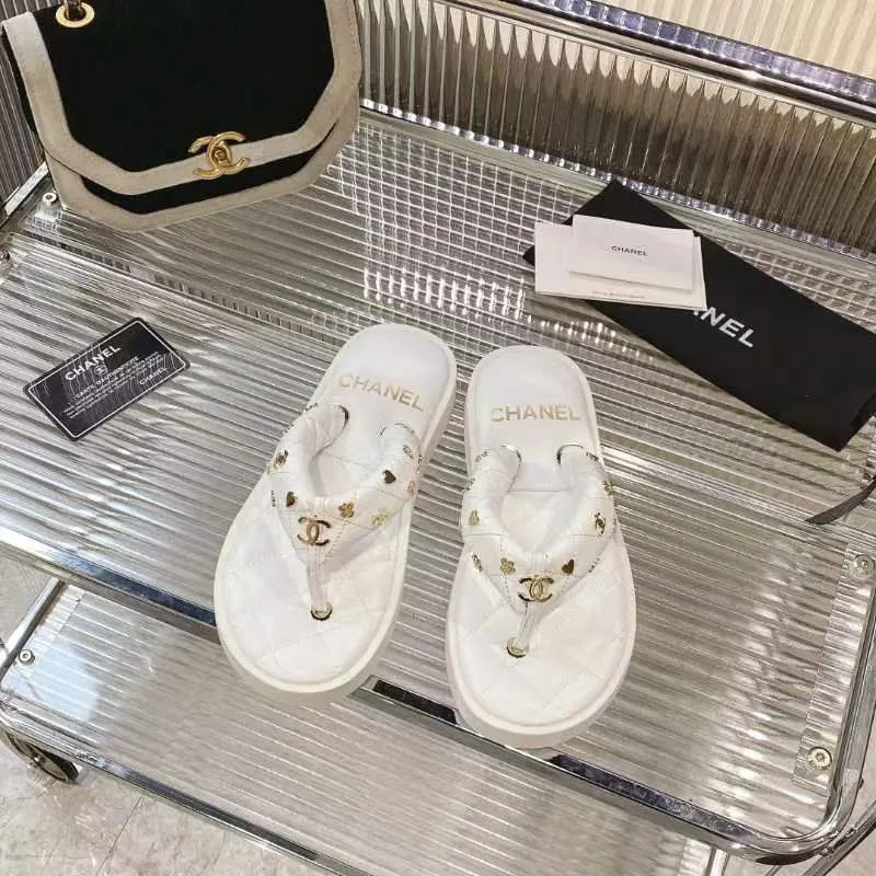 👟👟Ex-factory price 460👟👟 CHANEL 2022SS C Jia Xiaoxiang new summer bread slippers flip-flops flip-flops beach sandals original 7100 purchase development production Xiaoxiang 2023 summer hot style bread slippers irresistibly cute! The color of macarons and ice cream combined with the chubby figure is like stepping on bread or clouds ☁️Super strong wrapping feeling!  Fabric: Original customized super soft sheepskin Lining: Original customized super soft sheepskin Sole: Exclusive molded ultra-light foam outsole Sole thickness: 2CM Size: 35-40